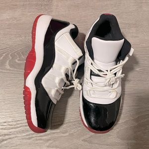 Air Jordan Retro 11. Black/Red/White  Boys Size 6.